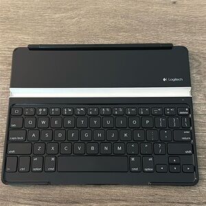 Logitech Ultra Thin Keyboard Bluetooth Cover